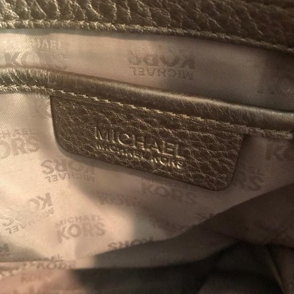 Authentic Micheal Kors Large Carry All Tote - Picture 12 of 13